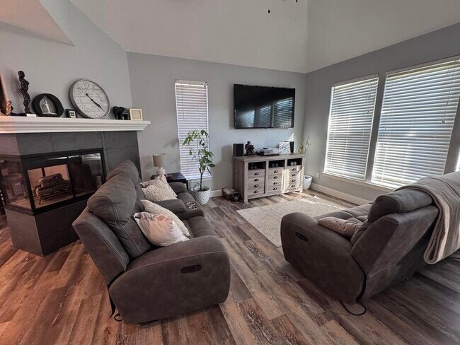 Photo - 315 Parkwood Pl