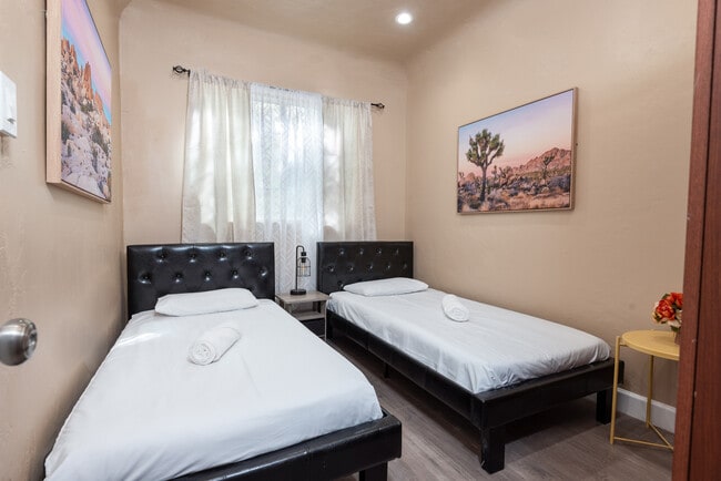3 bedroom room 3 - Lexington Ave