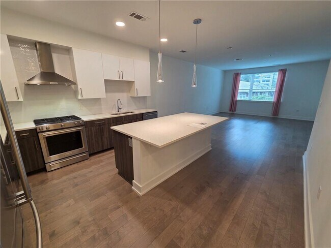 Building Photo - 775 Juniper St NE Unit 415
