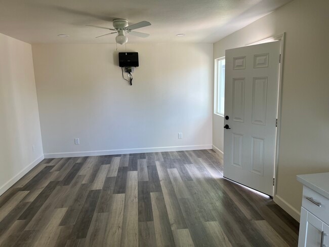 Living room - 432 W Raymond St Unit Raymond Street duplex