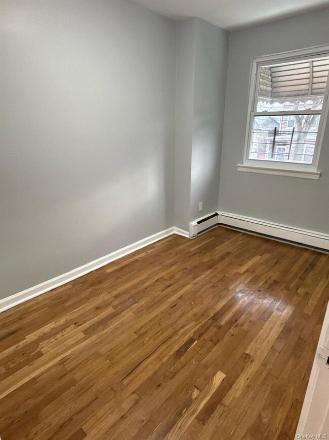 Photo - 841 E 216th St