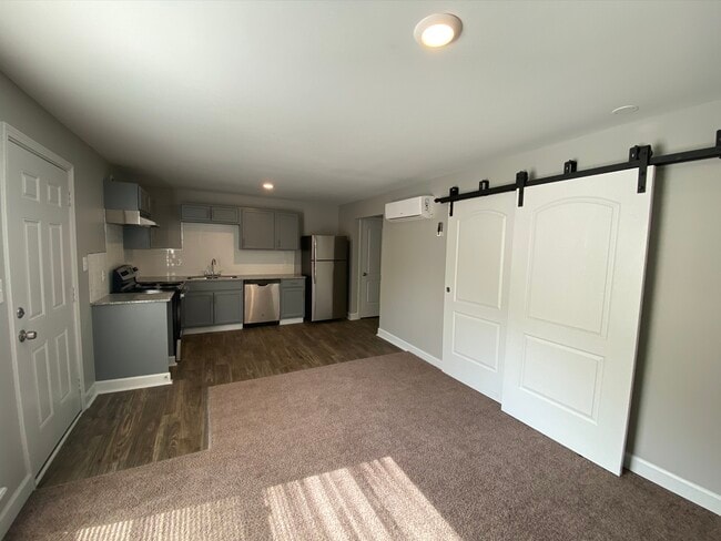 1 BR Kitchen/Living