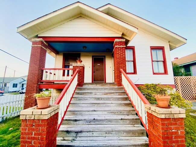 Building Photo - 2528 Ave Q 1/2