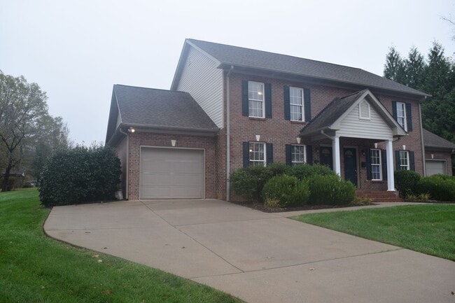 Building Photo - Hollar Duplex Conover Rental