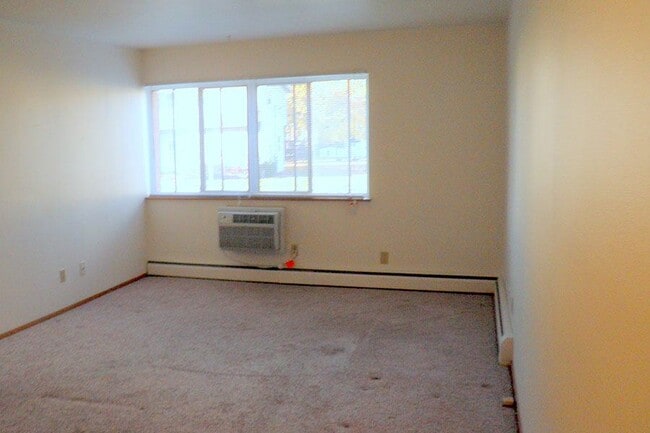 Photo - EXECUTIVE HOUSE APARTMENTS