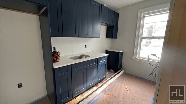 Photo - GUT RENOVATED BRAND NEW VEERY BRIGHT 3 BED... Unidad 2