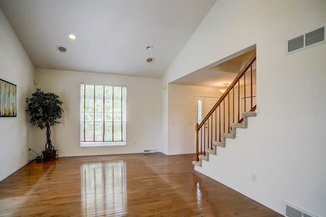 Photo - 1237 Jasmine Dr