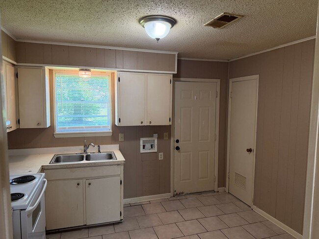 Photo - 2 Bed 1 Bath Duplex