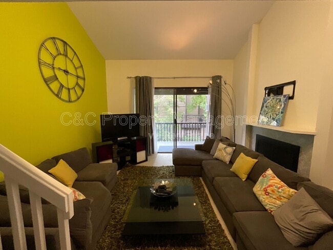 Photo - 765 N Rengstorff Ave Unidad 8