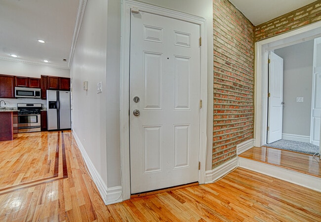 Photo - 4858 S Prairie Ave Unit 2A