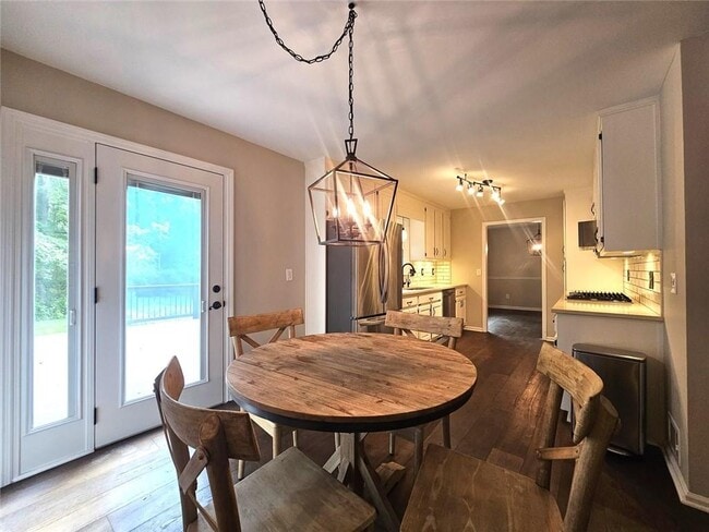 Photo - 290 Oakmere Rd