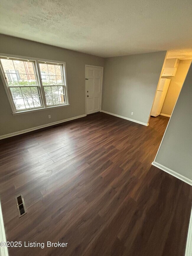 Building Photo - 2707 Riedling Dr Unit B1