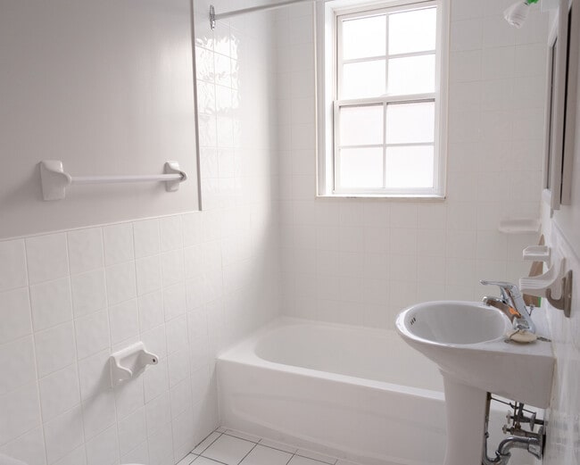 Photo - Crestview Apartments