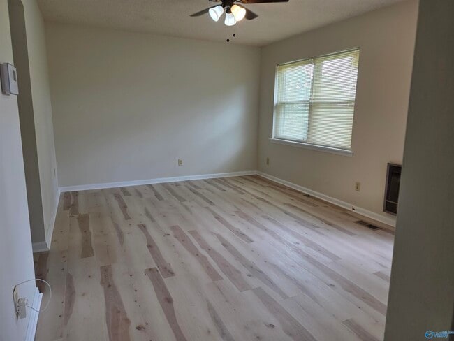 Photo - 145 Harris Rd NW