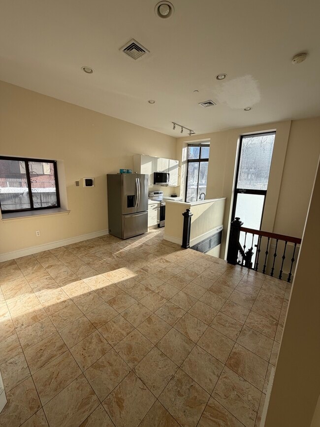 Building Photo - 108 Richmond St Unit 1