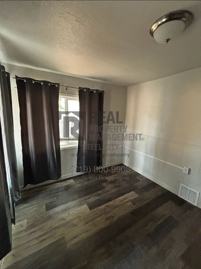 Photo - 1428 E Orman Ave