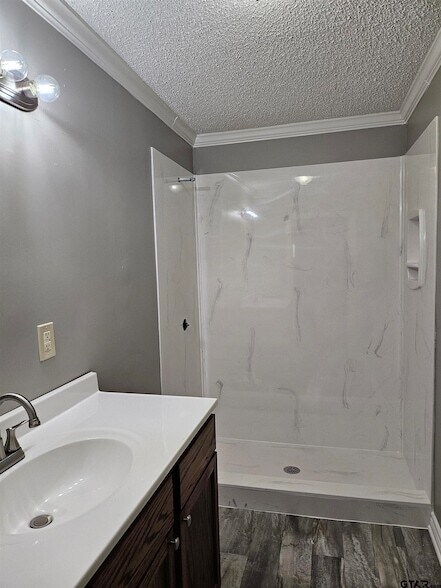 Photo - 102 Cook St