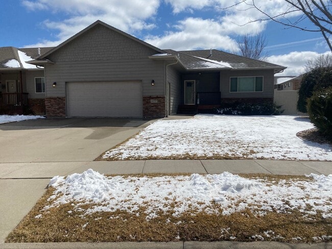 Large Ranch Style Twin Home For Rent - Large Ranch Style Twin Home For Rent