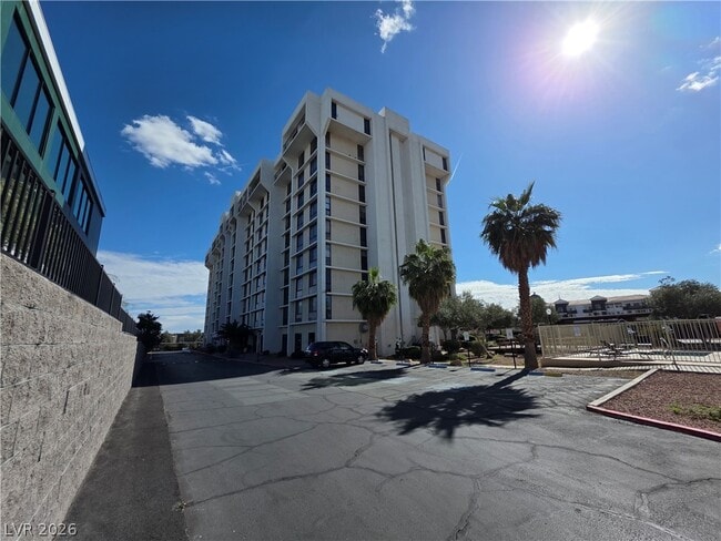 Photo - 3930 University Center Dr Unit 901