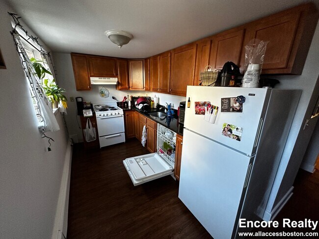 Photo - 61 Selkirk Rd Unit 7