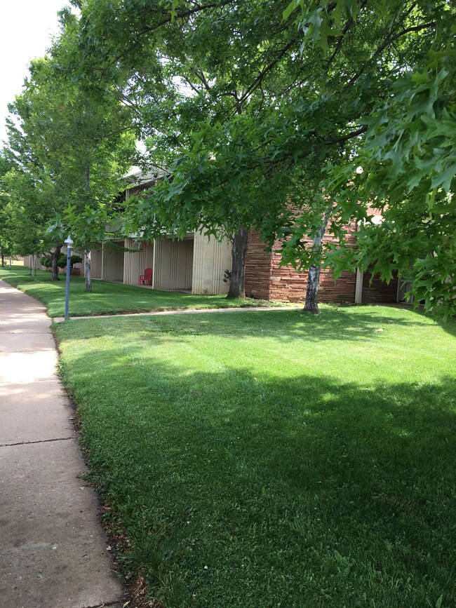 Patio delantero - Harvest Manor Apartments