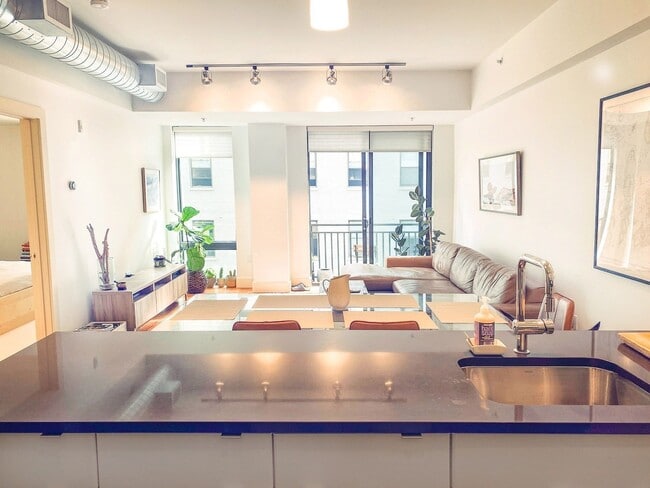 Building Photo - 257 Northampton St Unit 311