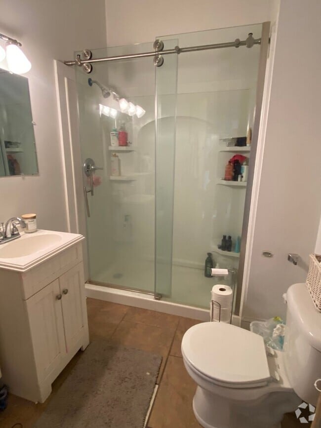 Building Photo - 1263 W Cary St Unit 2 Rental