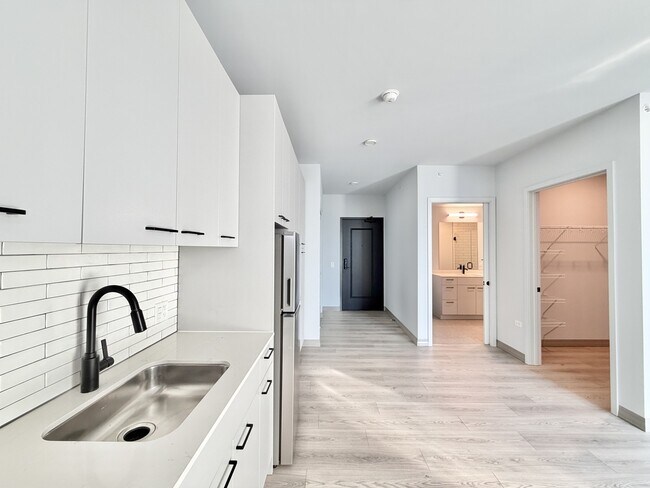 2155 N Elston Ave Unit 326