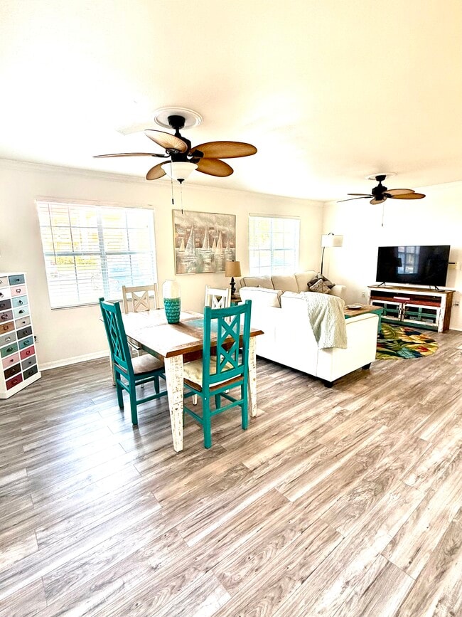 Open concept all in Coastal decor - 1000 Villagio Cir Unit 101