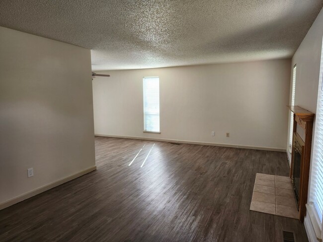 Photo - 464 Mainmast Ct