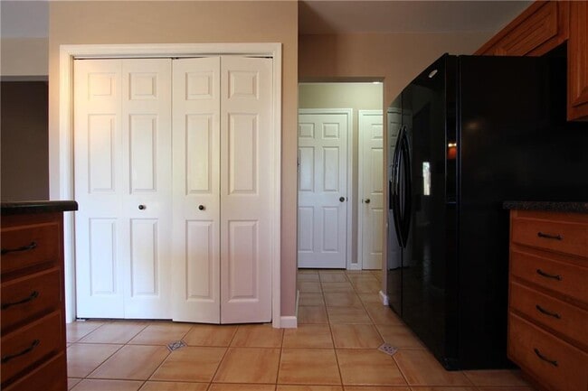 Photo - 1825 Skyline Dr