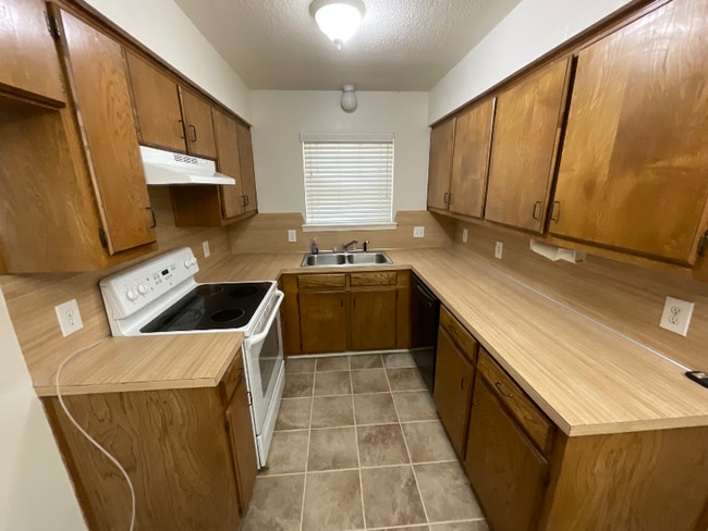 Photo - 706 W Louisa Ave