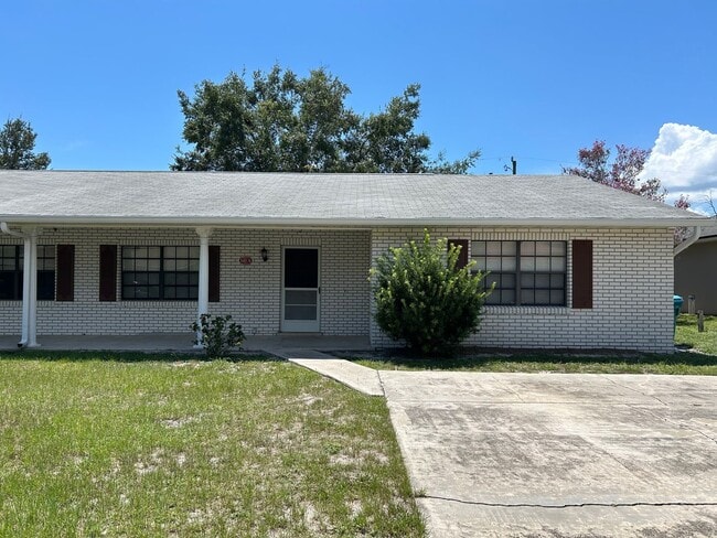 Building Photo - Beautiful, 1/2 of duplex close to I-4 Rental