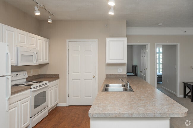 4BR, 4BA - 1,540SF
