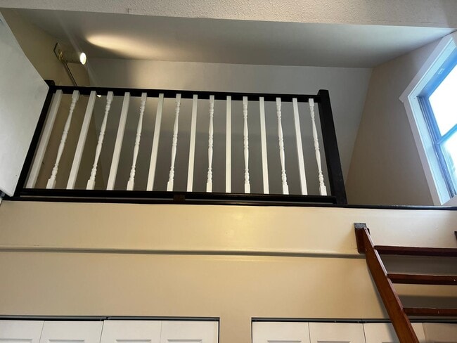 Photo - 10102 Main St