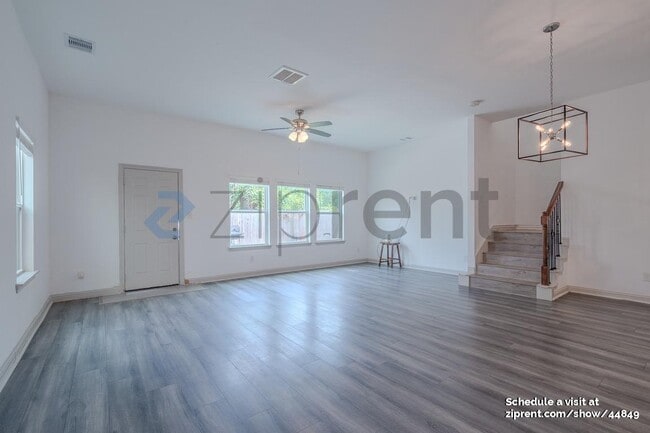 Photo - 4521 Clover St