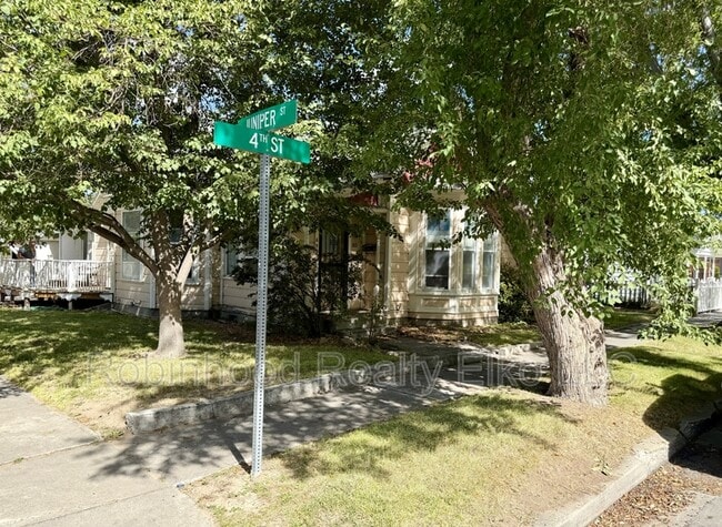 Photo - 698 4th St
