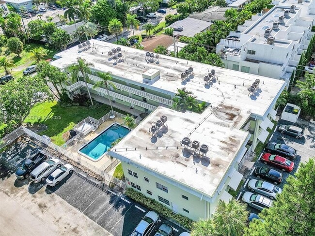 Photo - 1900 NE 8th Ct Unit 302