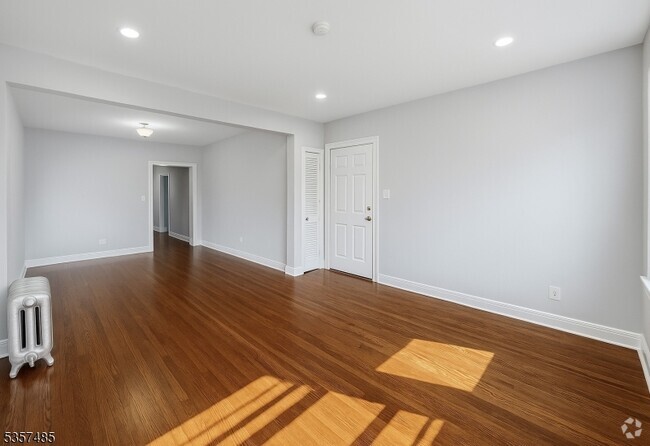 Building Photo - 148 Columbia Ave Rental
