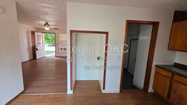 Photo - 6316 S Durland Ave