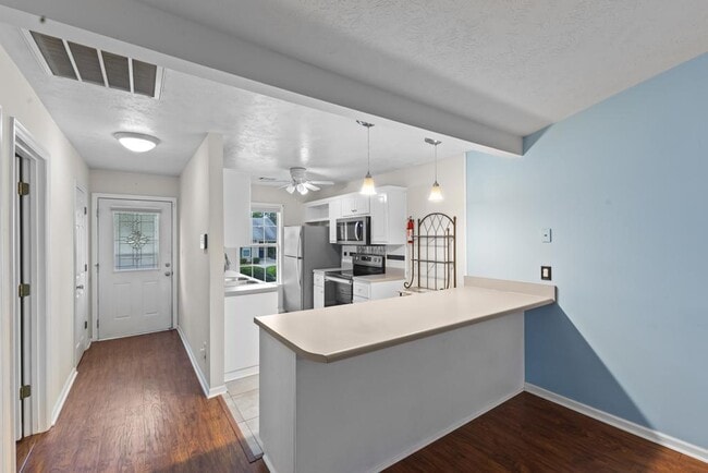 Photo - 210 New Haven Ln SW