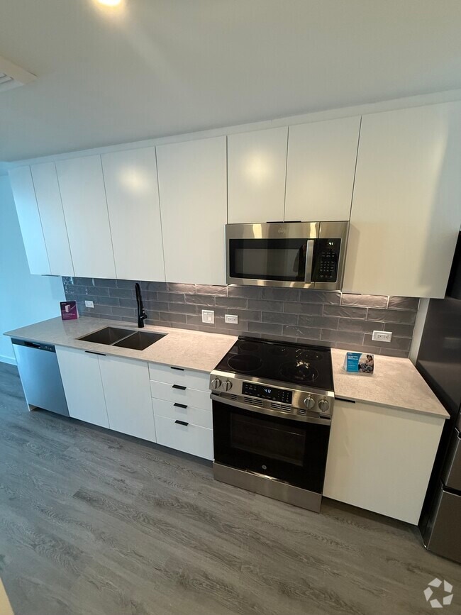 Building Photo - 36 NW 32nd St Unit B02 Rental