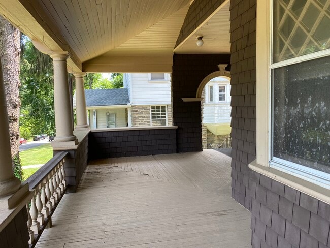 Common front porch - 7936 Montgomery Ave Unit 1st floor