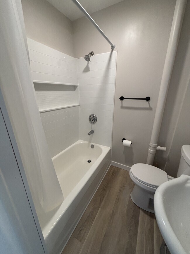 Photo - 25 Vipond Rd Unit A