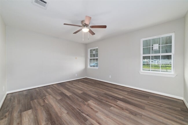 Photo - 800 E Adoue Ave