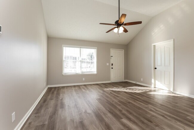 Photo - 1714 Locerbie Dr