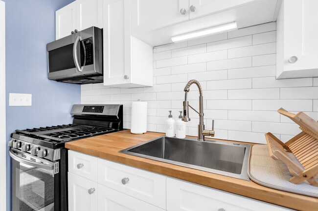 kitchen - 1050 Tilden St NW Unit A
