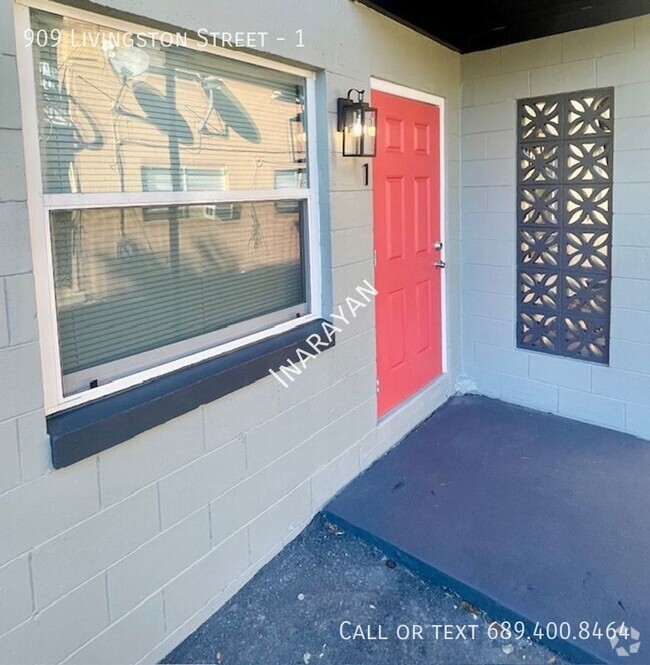 Building Photo - Newly Remodeled 2/1 apartment AVAILABLE NOW Unit 1