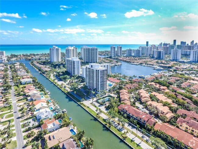 Building Photo - 3610 Yacht Club Dr Unit 410 Rental