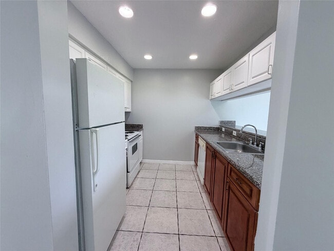 Photo - 230 SW 11th Ave Unidad 2